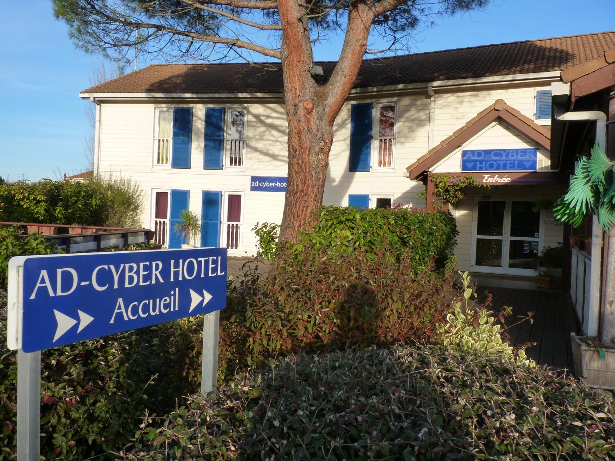 Ad Cyber-Hotel LʼUnion Екстериор снимка